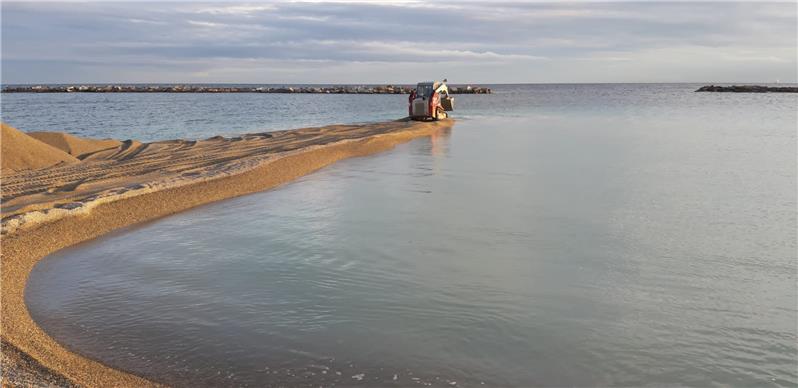 In fase di ultimazione i lavori per il ripascimento della spiaggia nella zona antistante via Corsica
